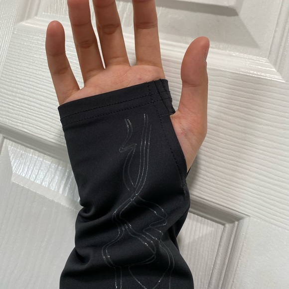 Black crop top - Picture 3 of 4